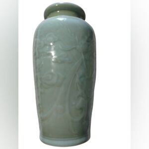 Vintage Light Soft Green Retro Celadon Chinese Longquan Railing Shaped Vase 12*